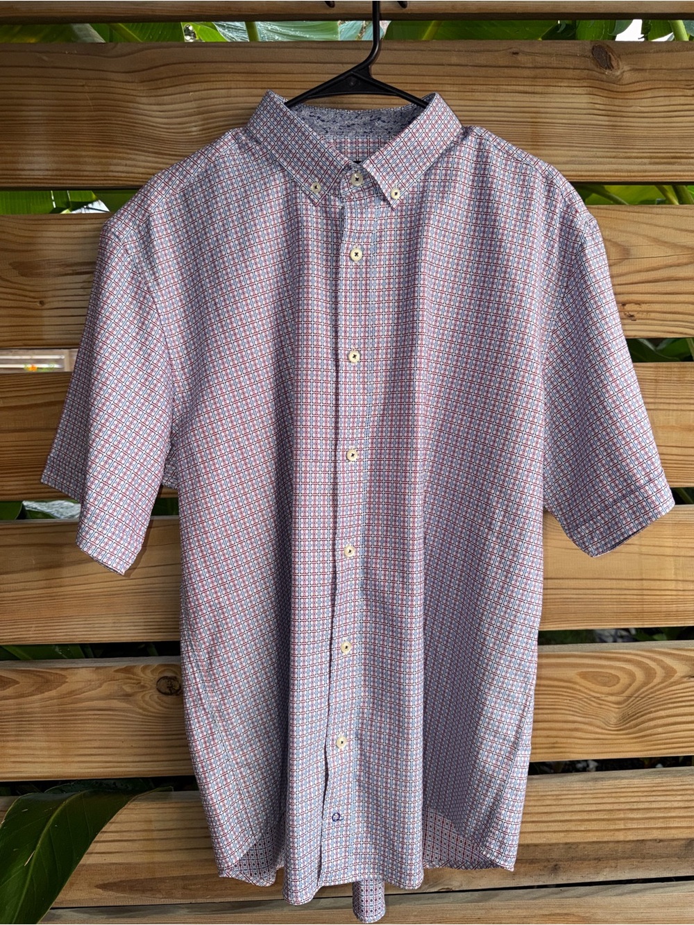 Men's Short-Sleeve Button-Down Shirt in Red Micro-Pattern